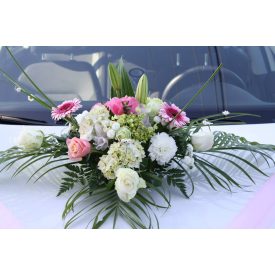 Elegáns esküvői autódísz